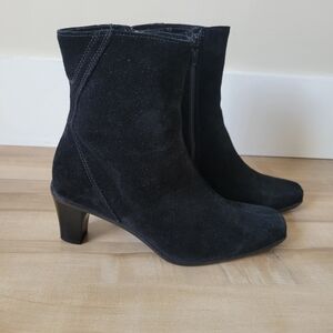 La Canadienne Black Suede Waterproof Square Toe Chunky Heel Ankle Boot Women's 7